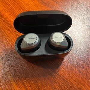 Jabra Elite 85t True Wireless Bluetooth Earbuds with/ Charing Case & Ear Tips